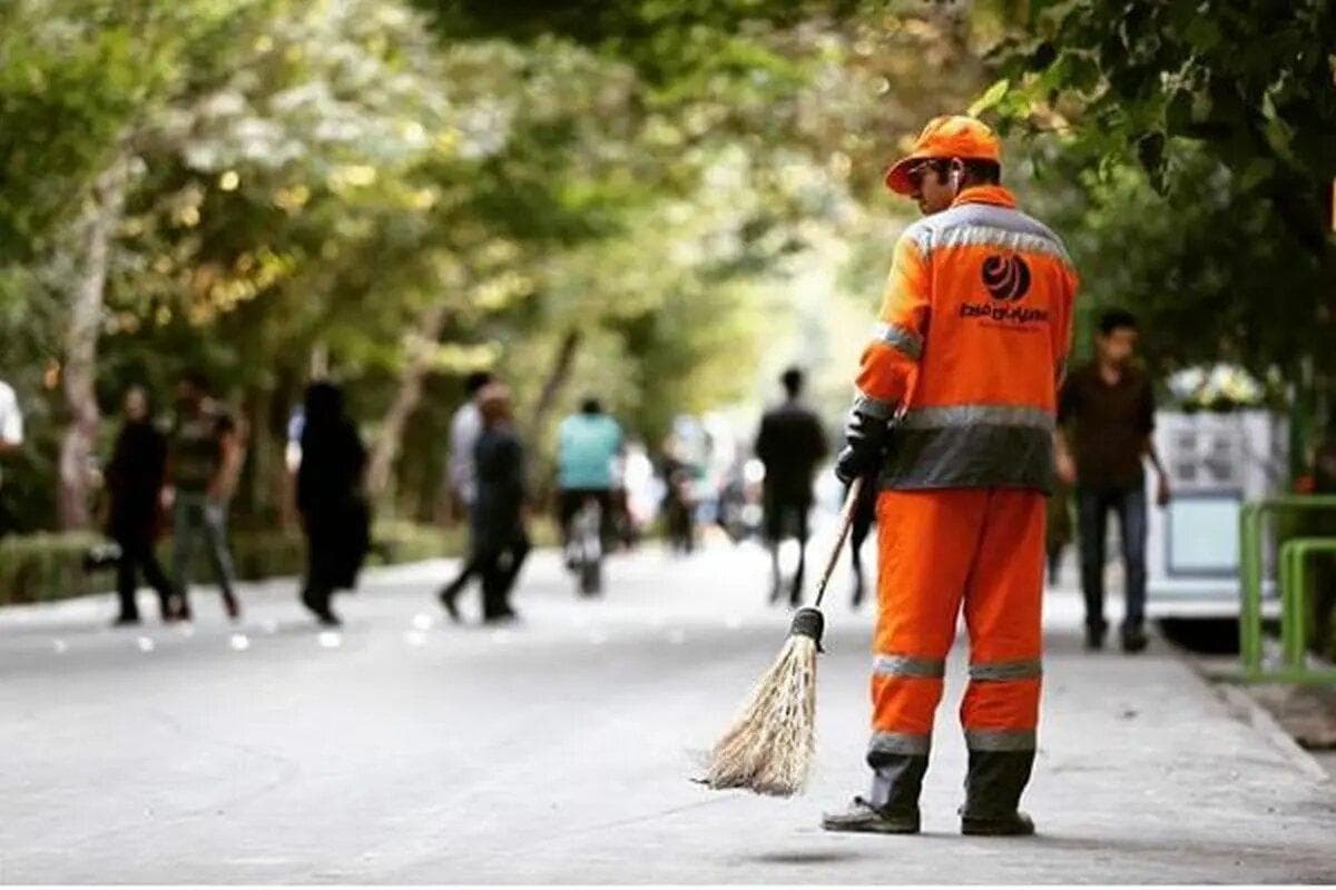 خروج کارگران افغانستانی؛ بحران مدیریت شهری در تهران/ فقط زباله‌ها روی زمین نماند/ جای نیروهای افغانستانی بدون بیمه و کمترین دستمزد را چه کسی می‌گیرد؟