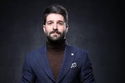 ببینید | نوازندگی غمگینانه حمید هیراد روی تخت بیمارستان