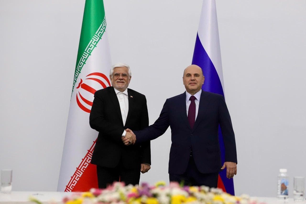 عارف در دیدار با نخست وزیر روسیه: راهبرد جمهوری اسلامی ایران عدم دخالت نیروهای خارجی در ژئوپلوتیک منطقه است/کشورهای غربی مسئله هسته‌ای ایران را به یک پروژه سیاسی تبدیل کرده اند