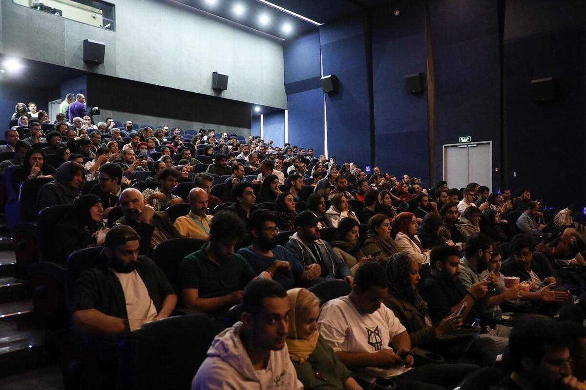 فروش ۹۰۰ میلیاردی سینما و تاثیر بلیت نیم بها