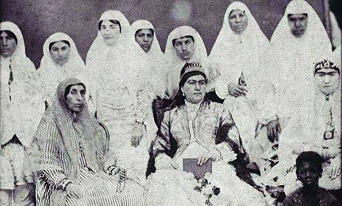 سنگ قبر دختر ناصرالدین شاه قاجار ملقب به «عزالسلطنه» در بهشت زهرا (عکس)
