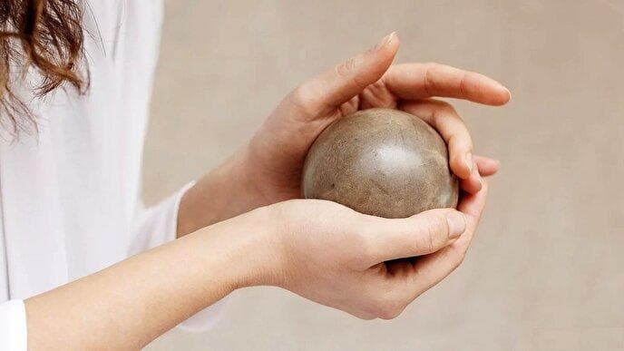 هنر ژاپنی ساختن توپ‌ های گِلی درخشان