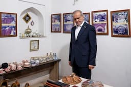 بازدید پزشکیان از مسجد کبود ایروان و اقامه نماز با نمازگزاران