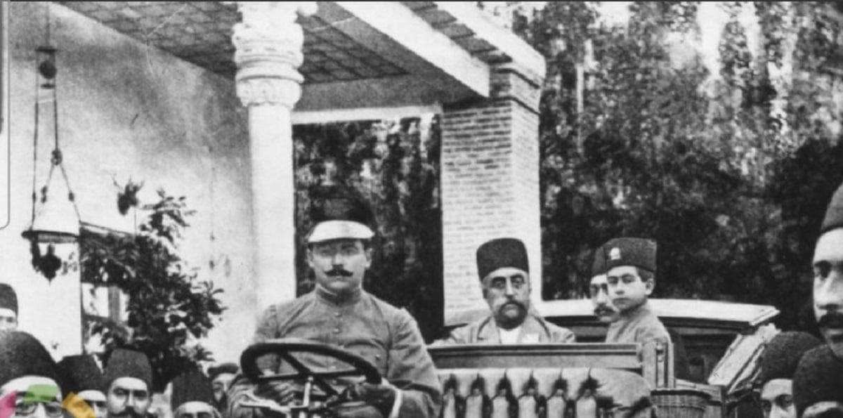 مظفرالدین شاه قاجار سوار بر اتومبیل گاردنر سرپوله ، سال ۱۹۰۱ میلادی(عکس)