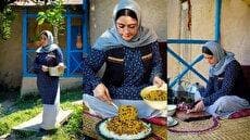 پخت طعام پلو مازندرانی در روستایی جنگلی (فیلم)
