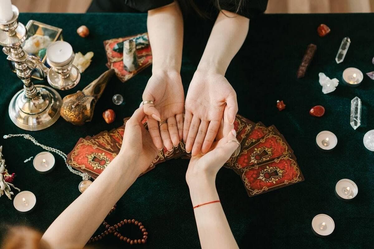 از فالگیری تا 5 میلیارد اخاذی! پرونده سیاه یک فالگیر