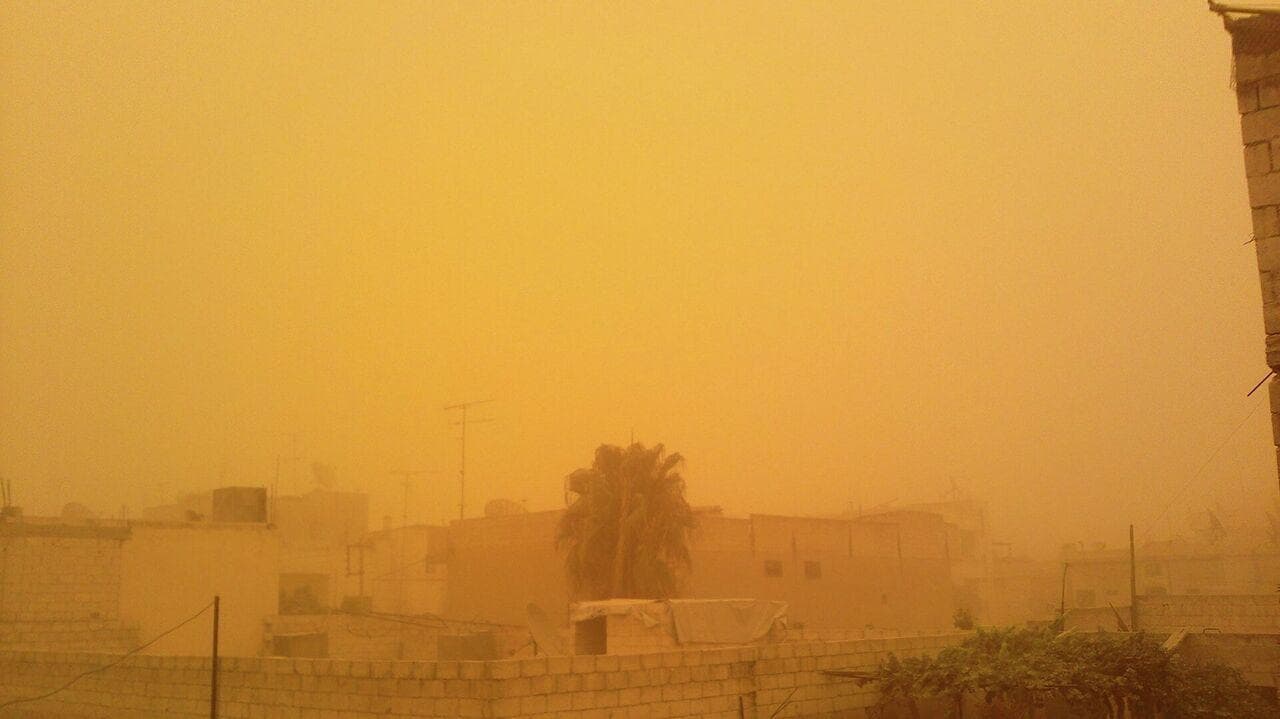 گرد و غبار شدید بندرعباس را فرا گرفت/ شهروندان: این حجم از گرد و خاک کم‌سابقه بوده