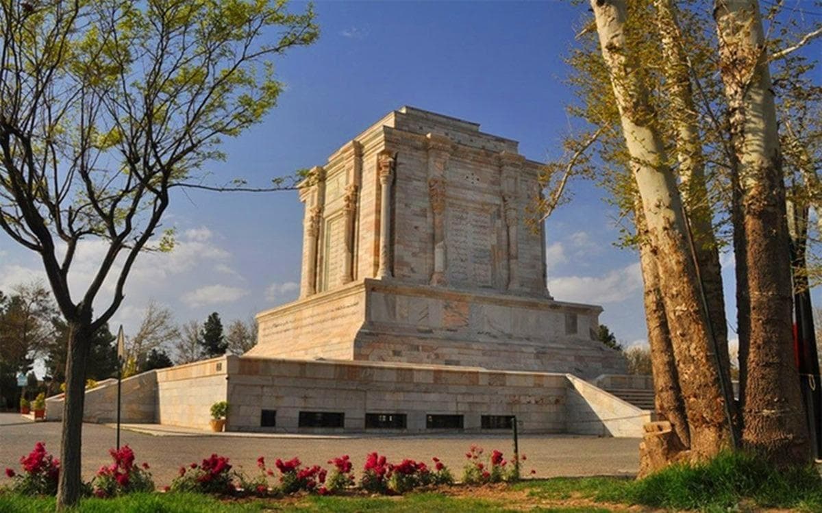افتتاح رسمی آرامگاه فردوسی در جشن هزاره فردوسی، ۱۳۱۳ خورشیدی (عکس)
