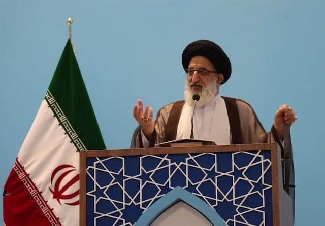انتقاد امام جمعه کرج از فرانسه: چرا بانوی البرزی را ماه‌هاست ‌به بند کشیده‌اید؟