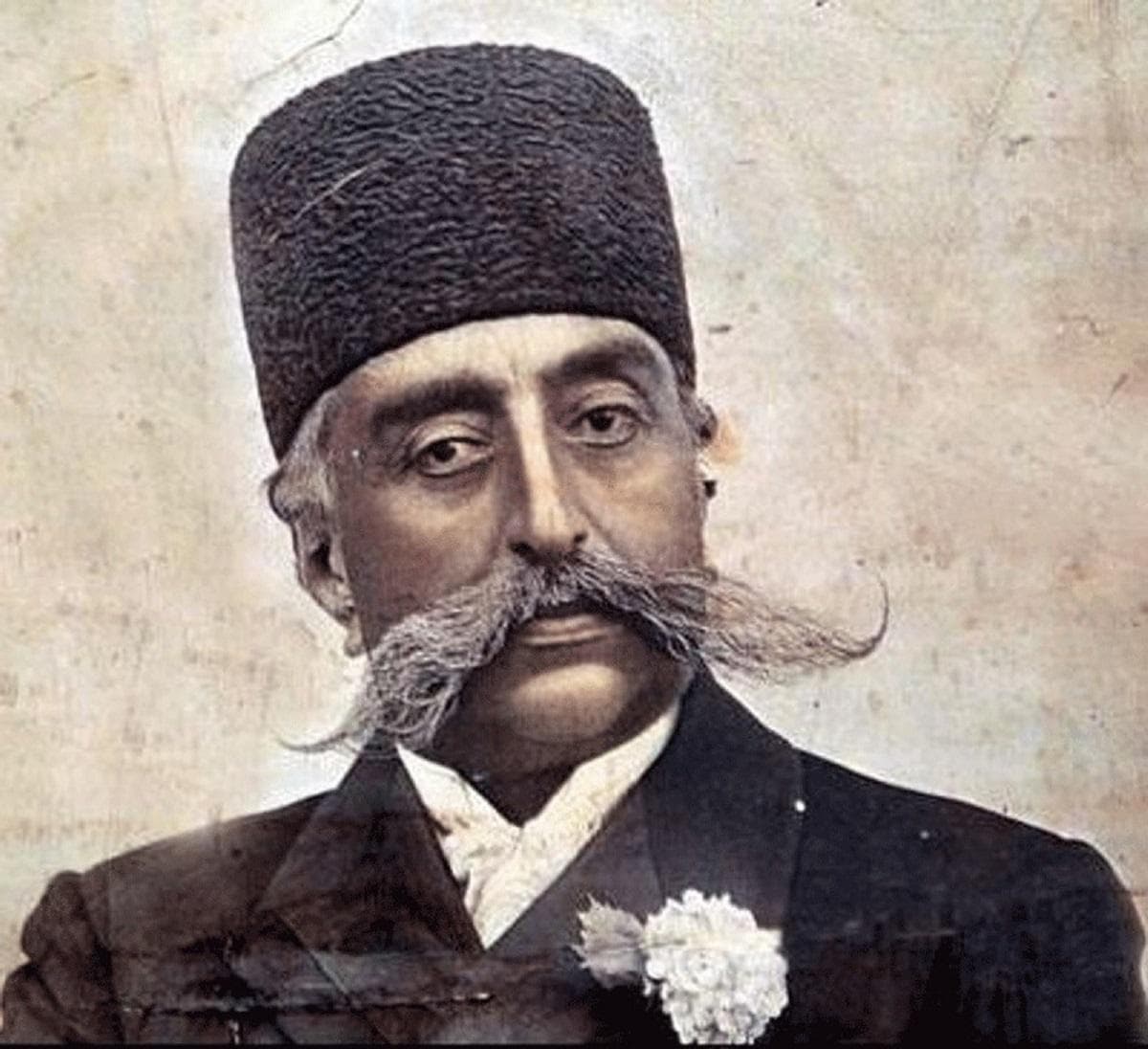 مظفرالدین شاه قاجار و همراهانش در برلین، سال ۱۹۰۲ میلادی ( سال ۱۲۸۱ شمسی )