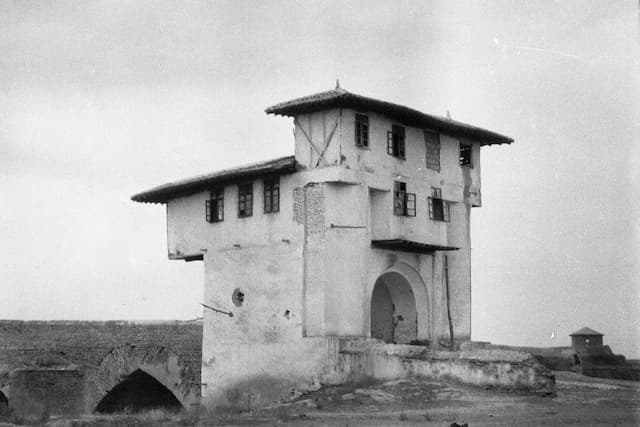 سفر به ایران قدیم؛ دروازه و پل تاریخی بندر انزلی در قاب عکاس آمریکایی(عکس)