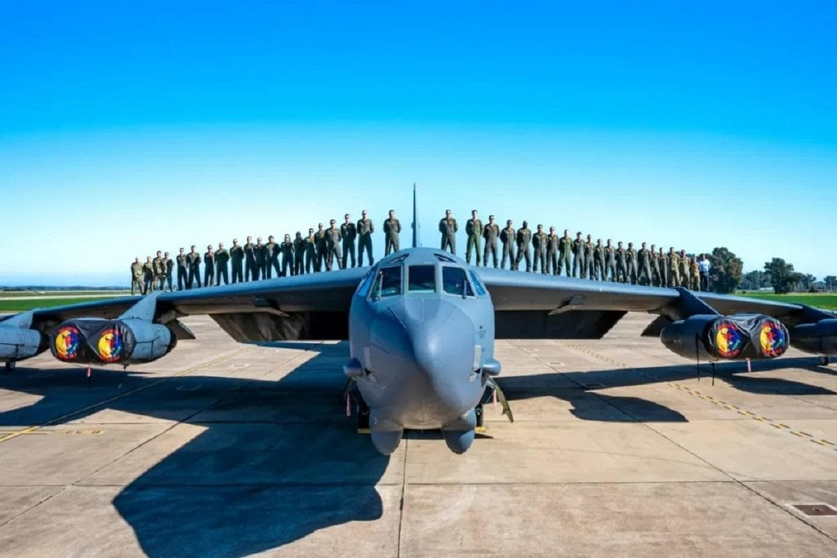 تعداد خدمه بمب‌افکن B-52 چند نفر است؟(+عکس)