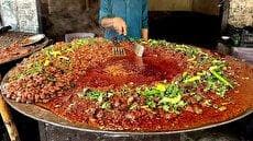 غذای خیابانی؛ پخت یک غذای محبوب با جگر گاو، فلفل و ادویه در کراچی (فیلم)