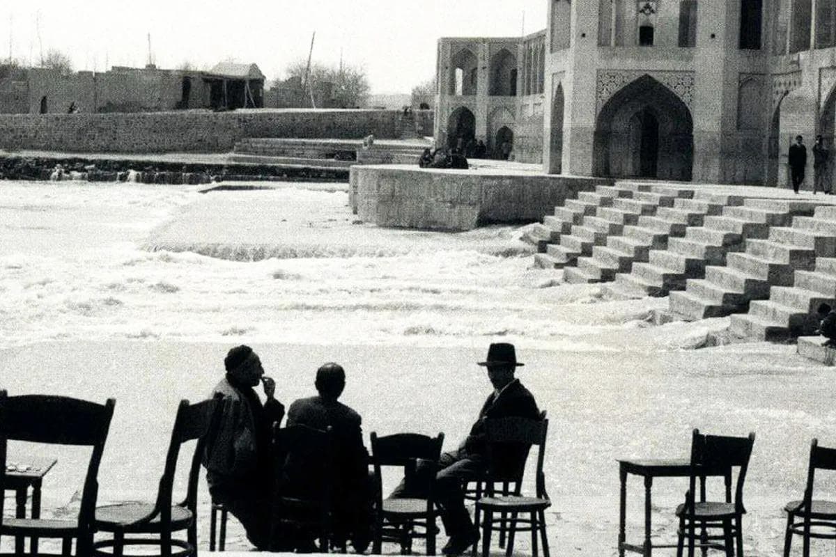 سفر به ایران قدیم؛ چایخانه لب خواجو، وقتی زاینده‌رود زنده بود!(عکس)