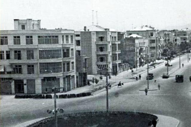 عکس ژنرال آمریکایی از میدان فردوسی در دهه ۲۰ شمسی!