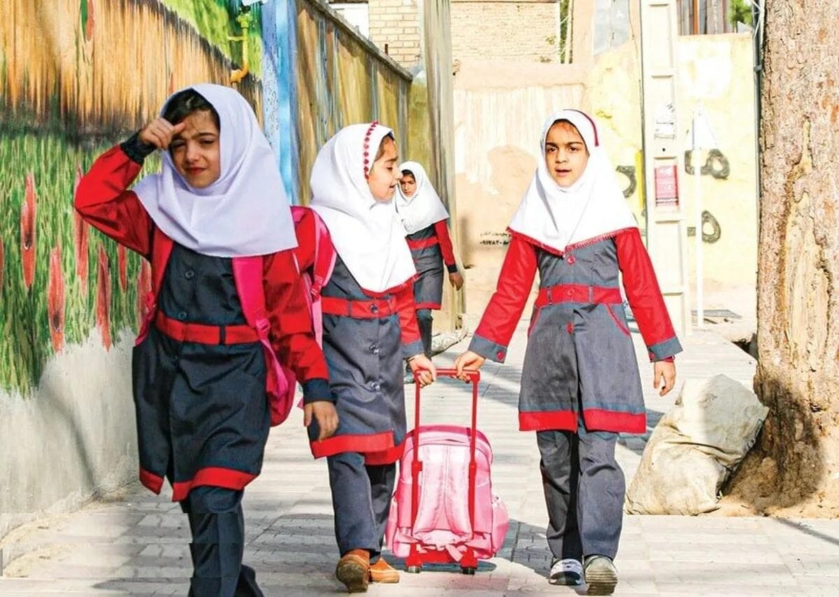 کفش تخت و کوله سنگین برای دانش آموزان ممنوع