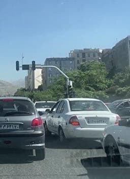 پلیس: ۳۷۷ تقاطع تهران تا آذرماه امسال به برق اضطراری مجهز می‌شود / در حال حاضر ۶۷۷ تقاطع برق جایگزین ندارند / ۷۹۰ تقاطع به چراغ‌های راهنمایی اتوماتیک مجهزند؛ ۵۱ تقاطع دارای سامانه برق اضطراری هستند و ۶۲ تقاطع از برق پایدار بهره‌ می‌برند