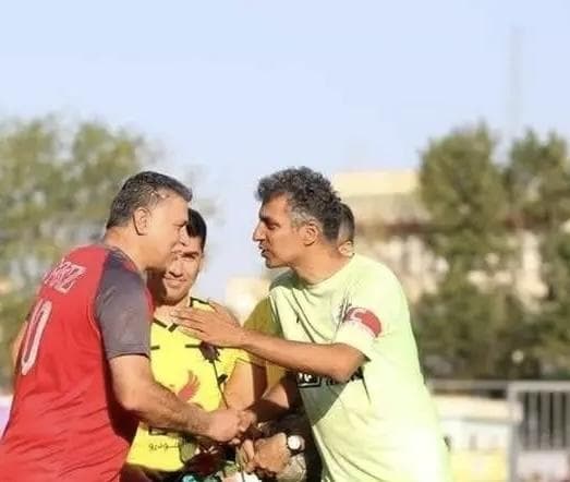 علی دایی، دست زندانی‌ها را گرفت