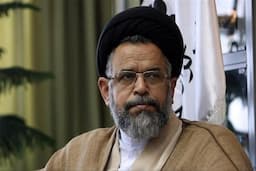 وزیر اطلاعات دولت روحانی، در پی سکته مغزی بستری شد