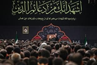 لحظاتی از مراسم سینه‌زنی هیئت‌های دانشجویی در حسینیه امام خمینی(ره)
