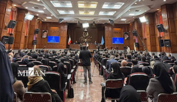 برگزاری دادگاه رسیدگی به پرونده کودتای ۲۸ مرداد/ جمعی از شاکیان این پرونده در دادگاه حضور دارند