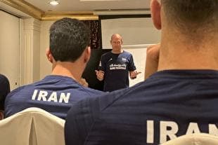 جلسه فنی و انضباطی پیاتزا با ملی‌پوشان والیبال ایران در دوحه