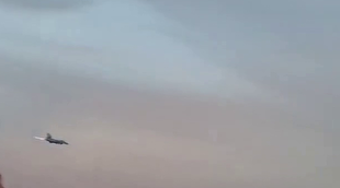 تصویری از لحظه سقوط جنگنده F-۱۶ لهستانی و کشته شدن خلبان آن