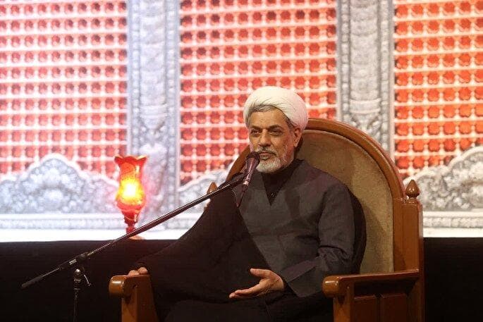 زنده نگه داشتن نام حسین(ع) نجات‌بخش انسان‌‌ها از جهالت است