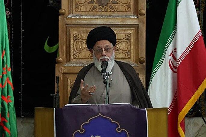 مردم ایران با صبوری در مقابله با دشمنان ایستادگی می‌کنند