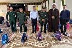 توزیع بسته‌های لوازم‌التحریر میان دانش‌آموزان نیازمند در لامرد