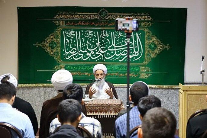 حوزه‌های علمیه، کانون علم، تقوا و بصیرت انقلابی باشند + عکس