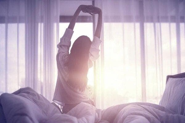 چگونه صبح‌ها زودتر بیدار شویم؟