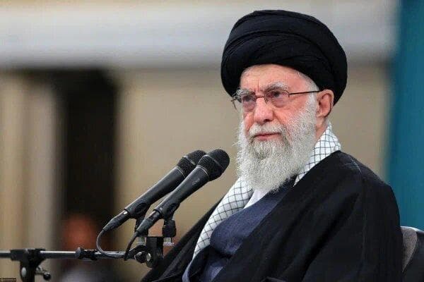 رهبر انقلاب: دشمنان فهمیده‌اند که ملت ایران را نمی‌توان با جنگ به زانو درآورد