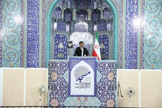 توسعه نیروگاه‌های خورشیدی، احیای فرودگاه قم و تکمیل طرح‌های عمرانی در دستور کار استان