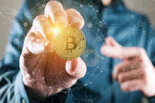 بیت‌کوین قرمز ماند / قیمت روز ارزهای دیجیتال