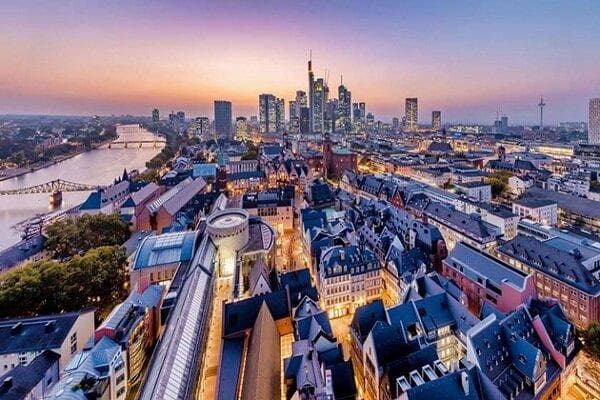 چطور با کمترین هزینه به فرانکفورت سفر کنیم؟