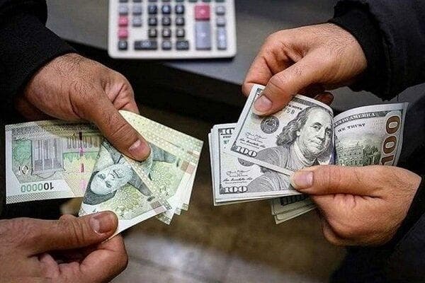 بانک مرکزی برنامه‌ای برای افزایش نرخ ارز ۷۰ هزار تومانی ندارد
