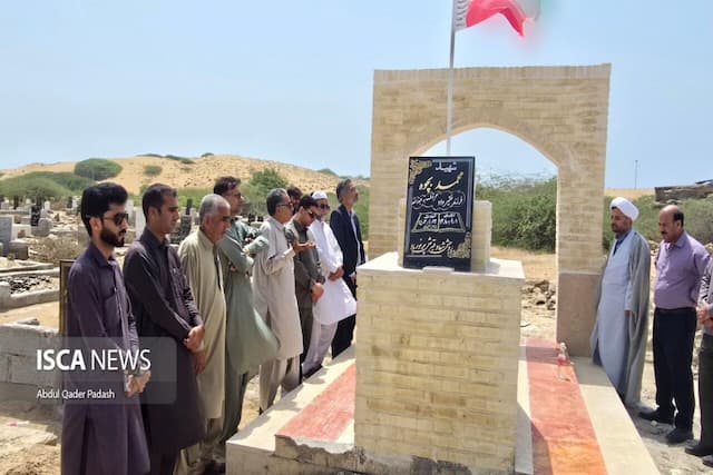 غبارروبی مزار شهدا و دیدار با خانواده شهید بچوه در هفته تعاون