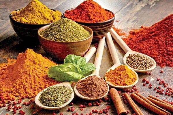 پودر کاری چگونه در کارخانه‌های هند تولید می‌شود؟ + فیلم