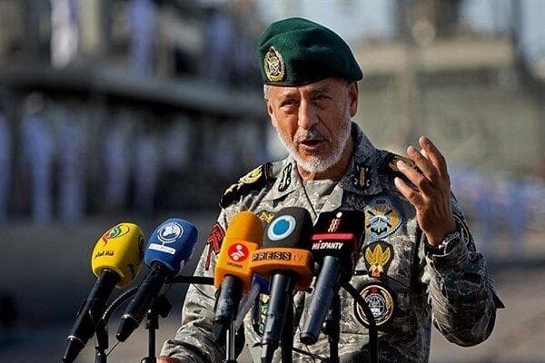 دریادار سیاری: نسل امروز محکم‌تر و منسجم‌تر مقابل دشمن می‌ایستند