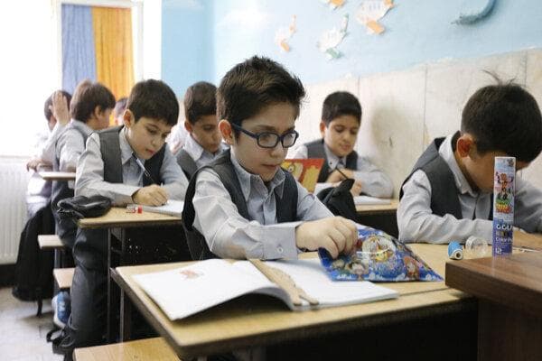 غیرحضوری شدن مدارس در مهرماه کذب است