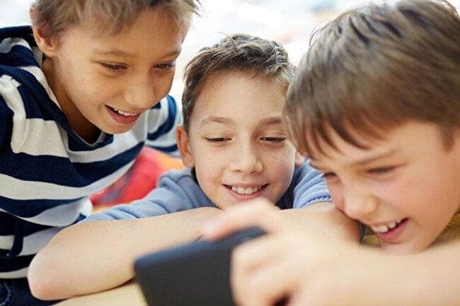 حضور نوجوانان در فضای مجازی ممنوع نیست؛ محتوا باید کنترل شود