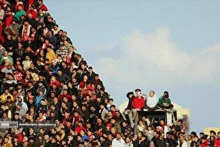 تشویق حسینی در روز نشان دادن دلار به نیازمند/ شعار هواداران پرسپولیس علیه درویش+فیلم
