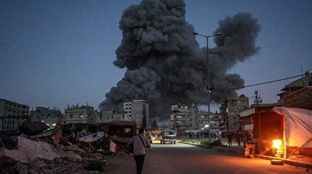 شهادت ده‌ها فلسطینی در حملات اسرائیل به مناطق مسکونی دِیر البلح و غزه