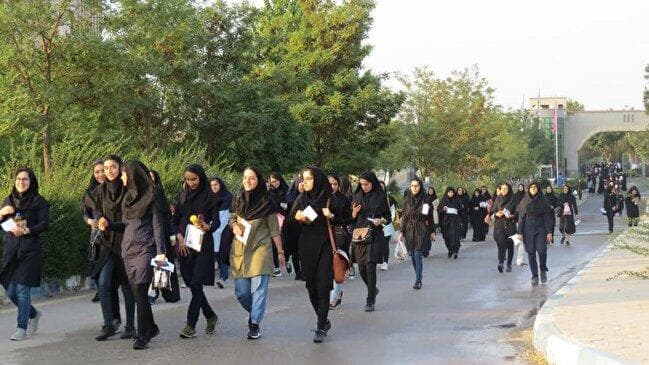 دانشگاه مسئول یا دانش‌آموخته بی‌تفاوت؟