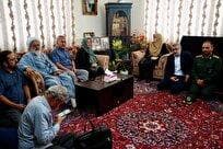 دیدار سخنگوی دولت با خانواده شهیدان زینلی