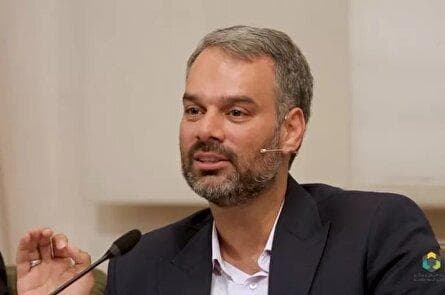 کار دوقطبی‌سازان به جایی رسیده که رهبری برای چندمین بار از دولت حمایت کردند