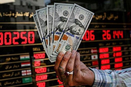 جنگ روانی و شبکه‌های سازمان‌یافته سوداگران موجب نوسان دلار شده است