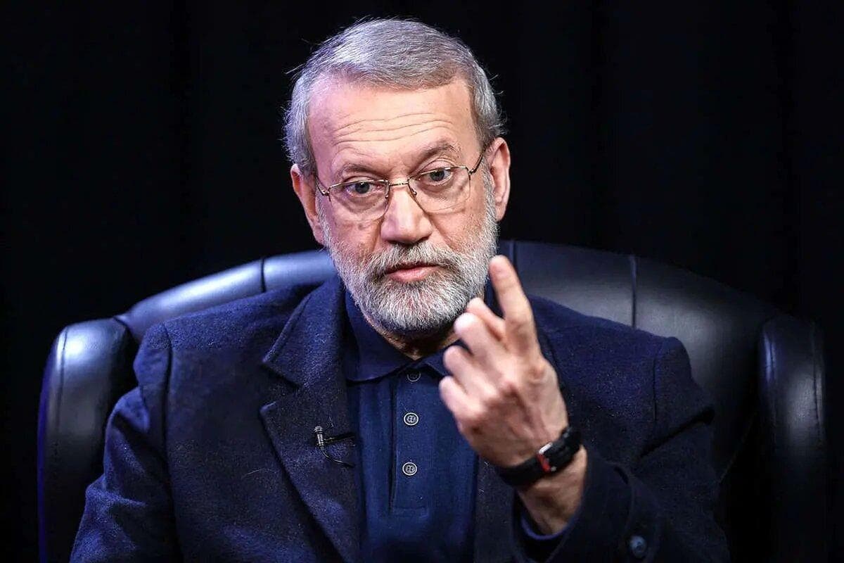 ببینید | واکنش جالب علی لاریجانی به قطع برق در نشست خبری در لبنان