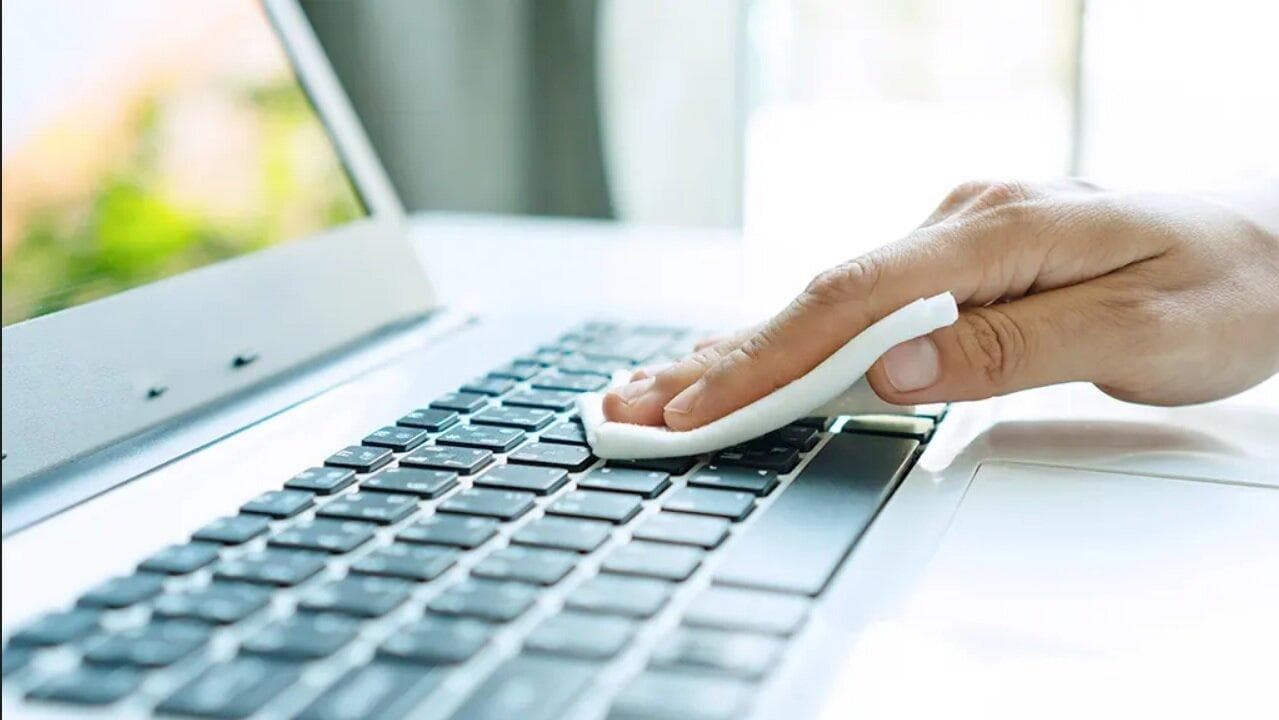 دستورالعمل طلایی تمیز کردن لپ‌تاپ بدون آسیب زدن به آن